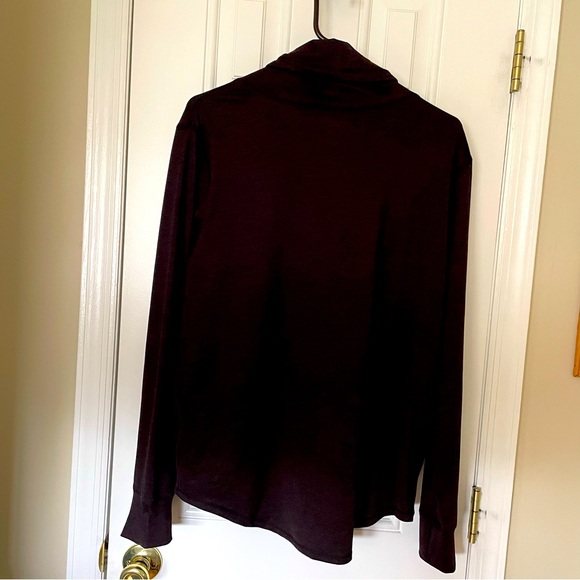 Women’s Old Navy Active Go Dry Sweatshirt - Picture 2 of 3